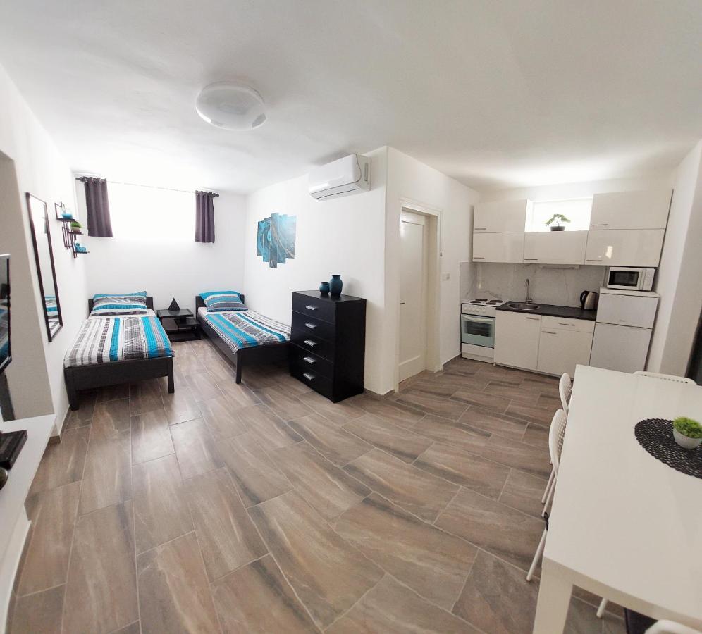 Apartments Maltasic Vir Zewnętrze zdjęcie