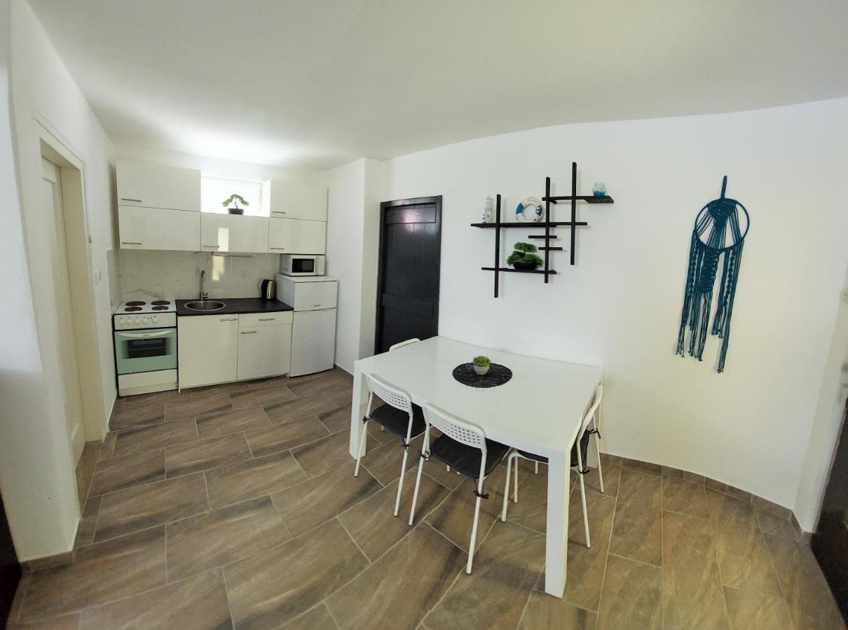 Apartments Maltasic Vir Zewnętrze zdjęcie